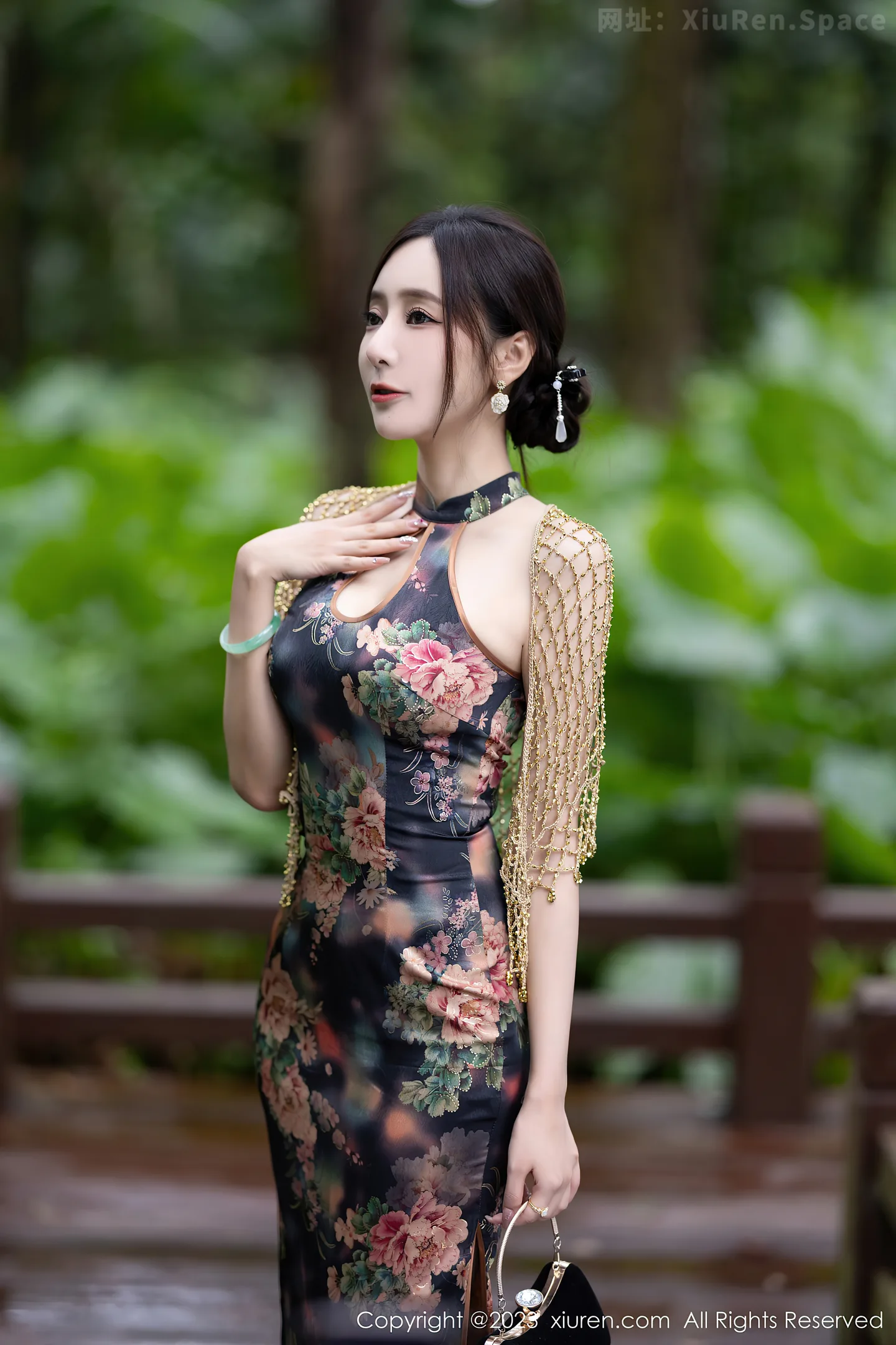 图片[5]-[XiuRen秀人网]VOL.7495 女神王馨瑶yanni性感花纹旗袍露淡紫色内衣配开档肉丝诱惑写真81P-秀人网官方网站